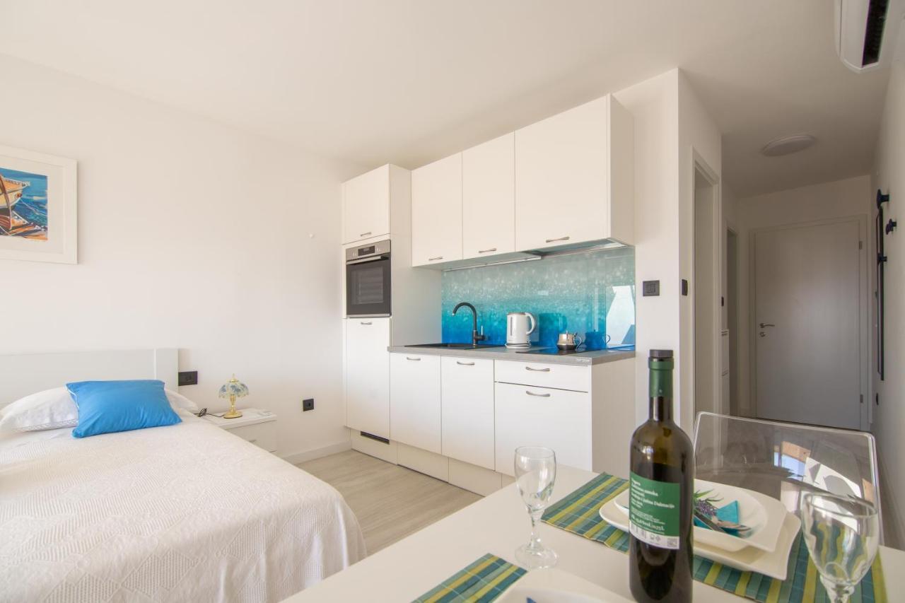 Apartments Nona Draga 코미자 외부 사진