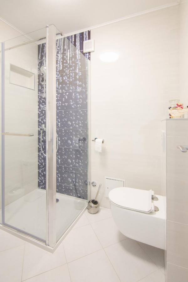Apartments Nona Draga 코미자 외부 사진