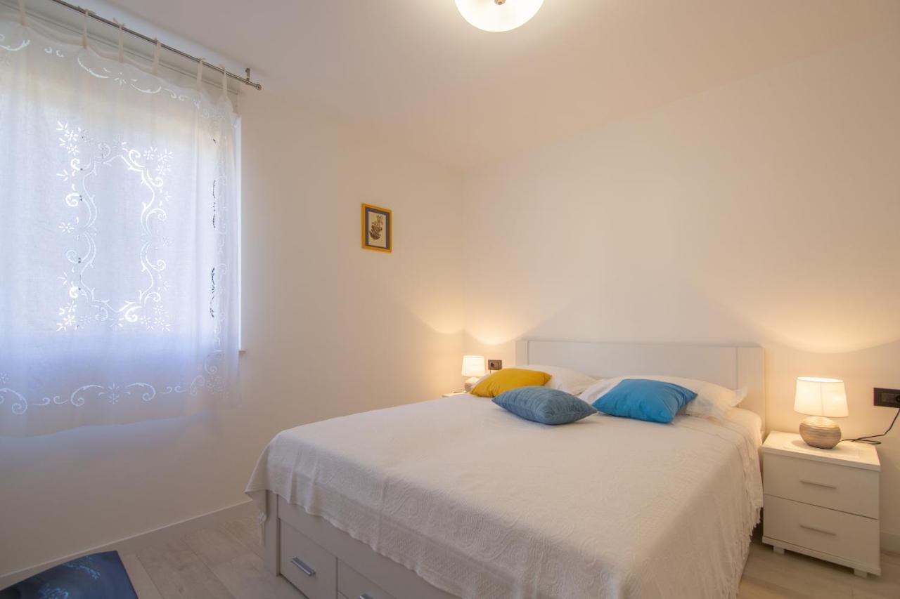 Apartments Nona Draga 코미자 외부 사진